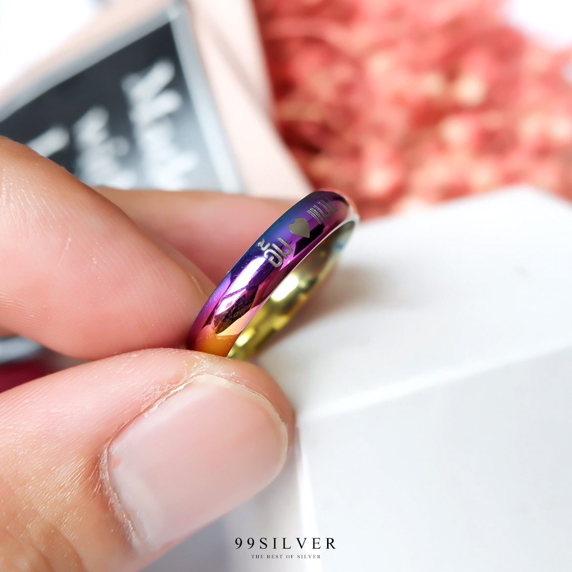 แหวนสแตนเลสไทเทเนี่ยมแท้ หน้ากว้าง 4 มิลลิเเมตร ผิวเงาโค้ง ไดร์ฟสีรุ้งไทเท