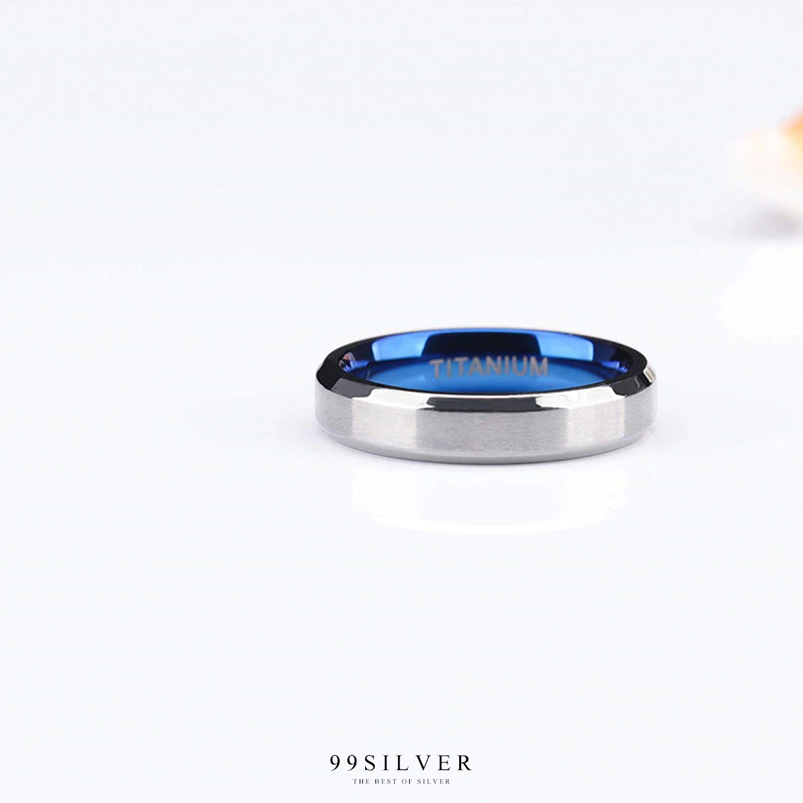 แหวนไทเทเนี่ยมแท้ ข้างในวงเคลือบด้วย Blue Titanium ผิวนอกปัดด้าน