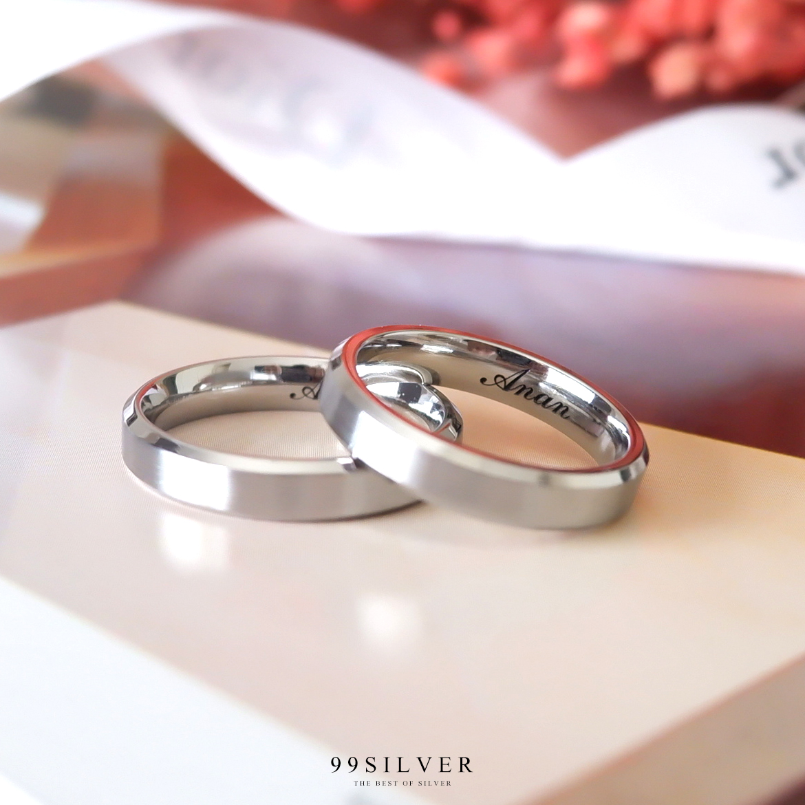 แหวนสแตนเลสแท้หน้ากว้าง 4 มิลลิเมตร ขอบลดมุมตัดสวยงาม ตัวเรือนสีเงินด้าน ขอบเงา