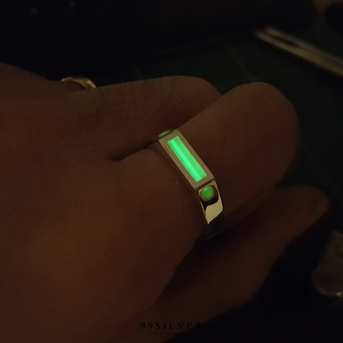 แหวนทริเทรี่ยม (Tritium) สารเรืองแสง ฝังลงตัวเรือนเงินแท้หน้าแหวน 4x15 มม.