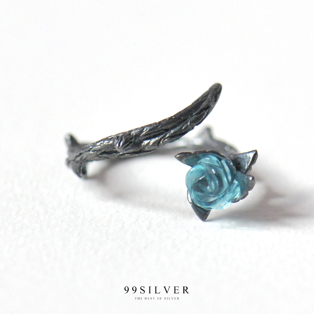 แหวนดอกกุหลาบ แกะจาก Blue Crystal แท้ ตัวเรือนเงินแท้ชุบ black Rutenium