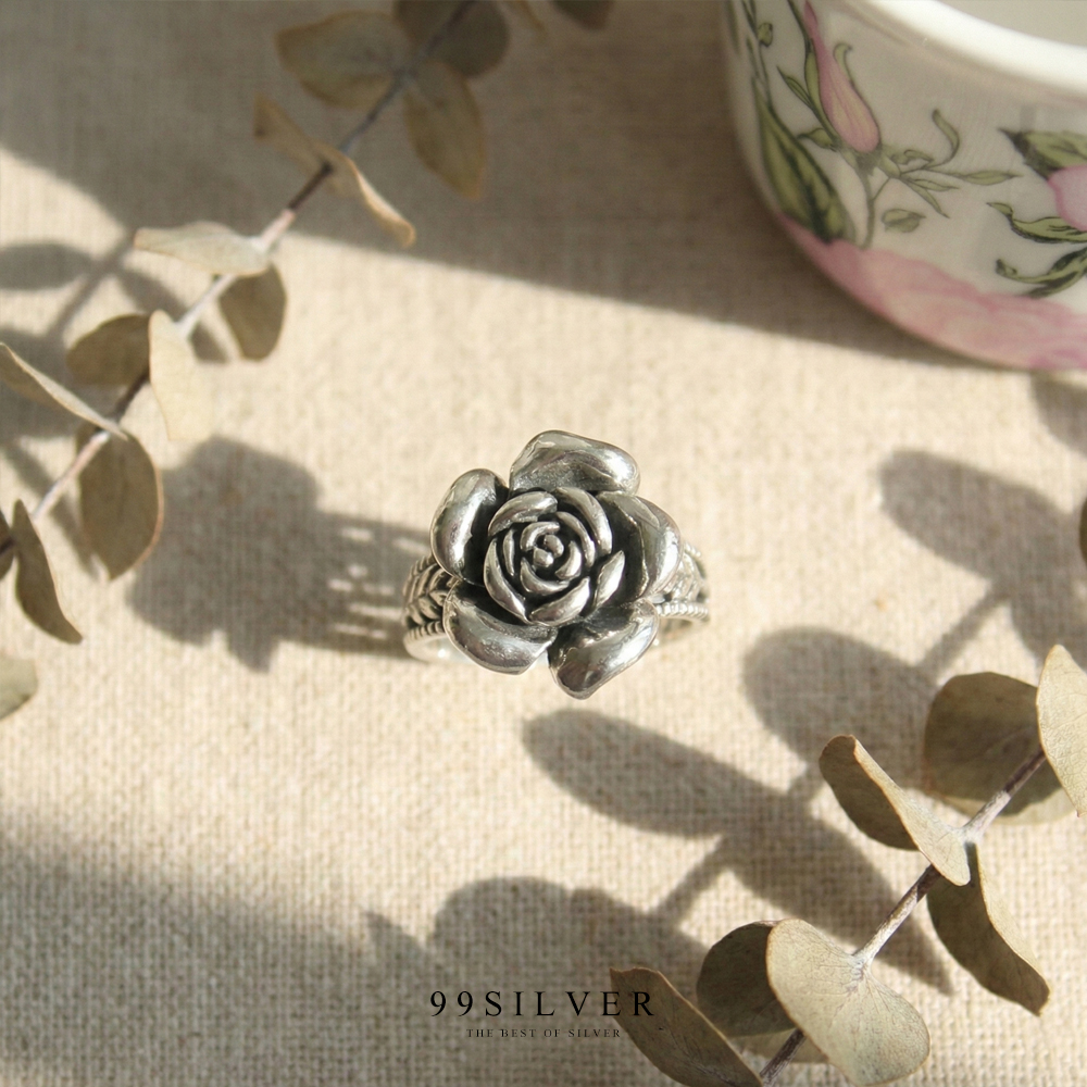 แหวนดอกกุหลาบ (แบบดอกใหญ่) ตัวเรือนทำจากเงินแท้ทั้งวง ลงยาดำสวยงาม