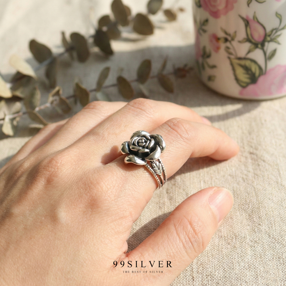 แหวนดอกกุหลาบ (แบบดอกใหญ่) ตัวเรือนทำจากเงินแท้ทั้งวง ลงยาดำสวยงาม