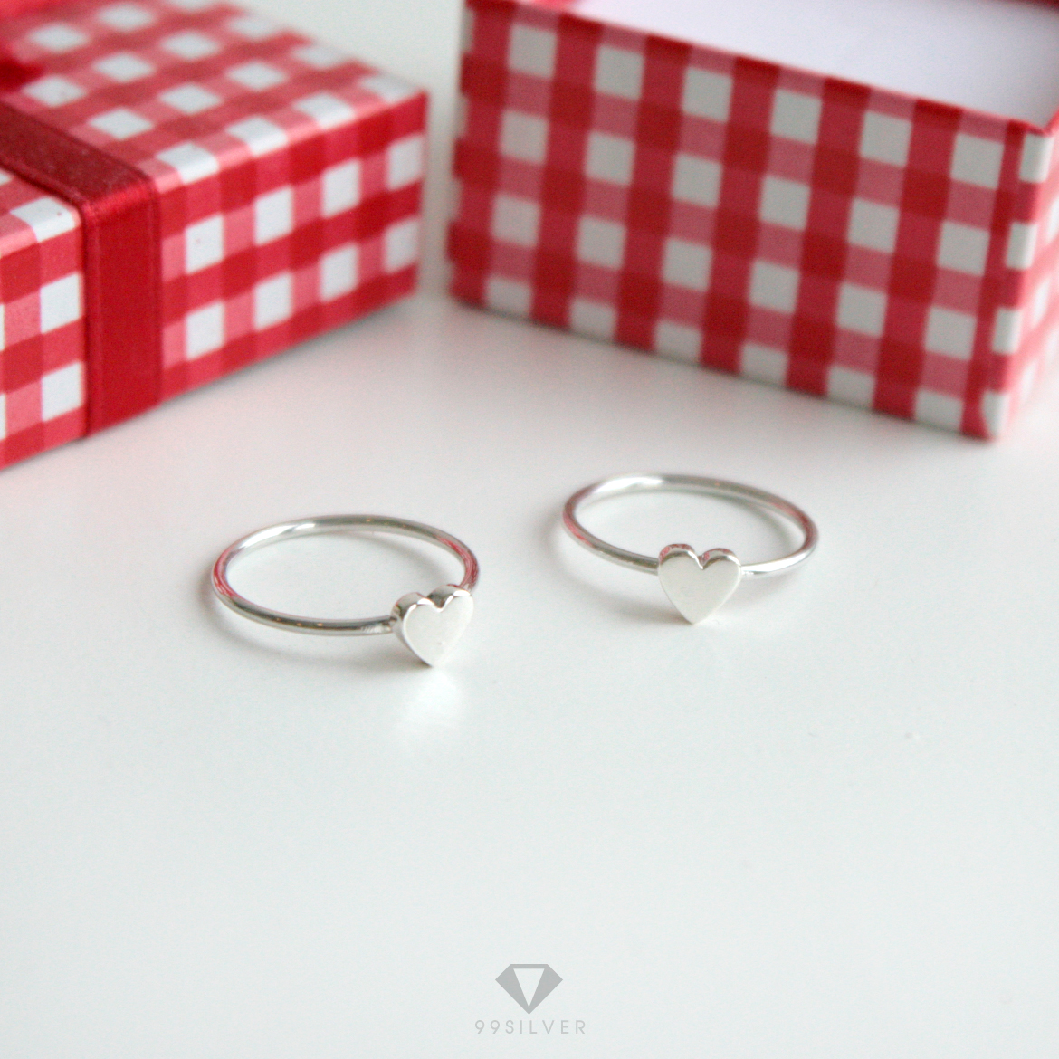 แหวนหัวใจ แบบเล็ก หน้าแหวนสามารถสลักอักษรได้ ก้านเล็กพอดีมือใส่สบาย