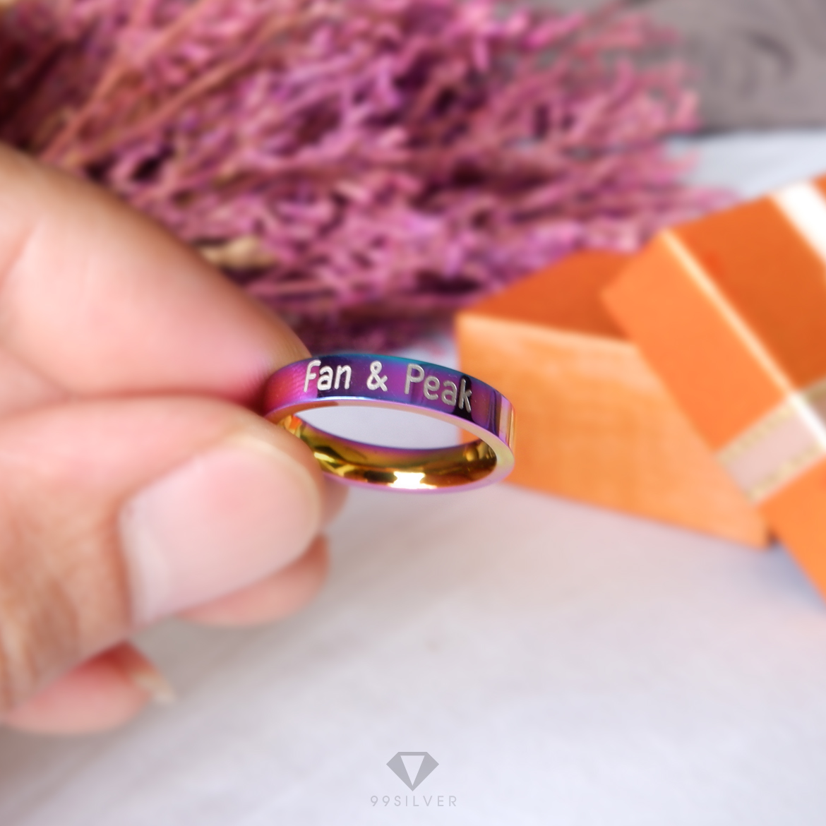 แหวนสแตนเลสไทเทเนี่ยมแท้ หน้ากว้าง 4 มิลลิเมตร ผิวเงาเรียบ ไดร์ฟสีรุ้งไทเท