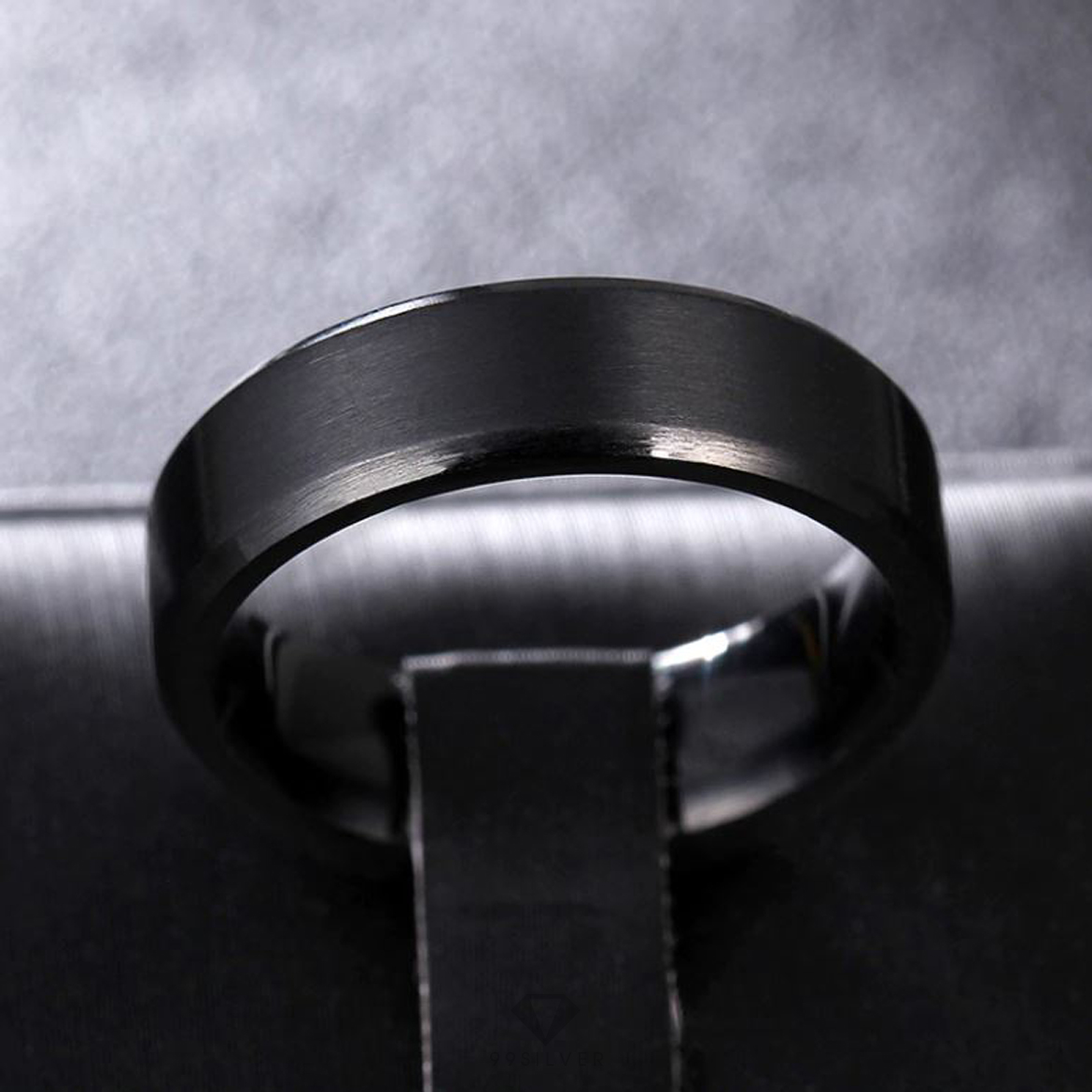 แหวนสแตนเลสแบล๊คไทเทเนี่ยมแท้หน้ากว้าง 6-8 มิล ขอบตัดสวยงาม ตัวเรือนสีดำด้าน 