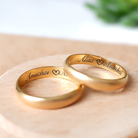 แหวนสแตนเลสแบบไขว้ สามารถสลักชื่อได้ที่ปลายของทั้งสองข้างน่ารักๆ หน้าแหวน 2.5 มม.