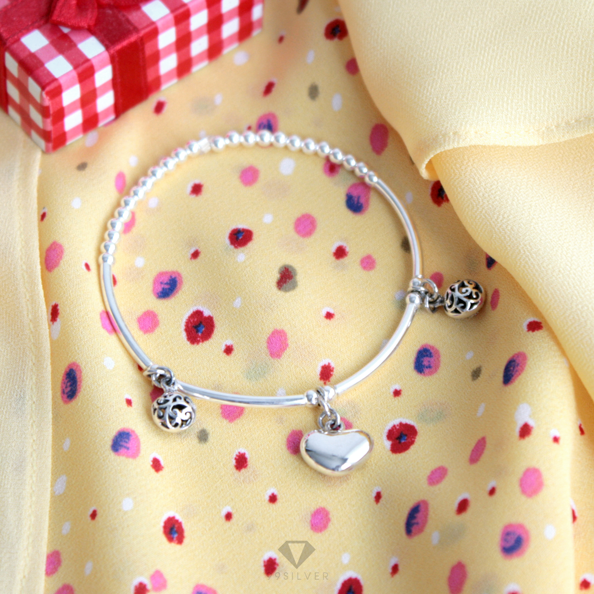 สร้อยข้อมือเงินแท้ประดับจี้รูปหัวใจเจาะลายดาว  สร้อยเป็นแบบปรับขยายได้