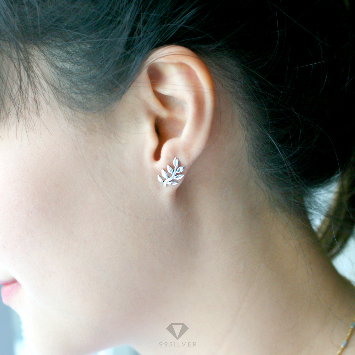 ต่างหูใบมะกอก แบบปักก้าน ใบโค้งตามแนวหูสวยงาม  (เสริมการงาน ชัยชนะ ความสำเร็จ)