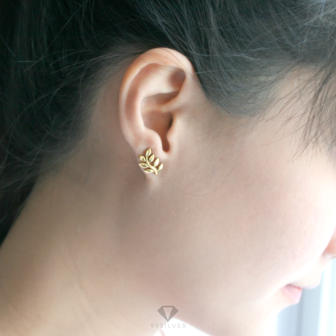 ต่างหูใบมะกอก แบบปักก้าน ใบโค้งตามแนวหูสวยงาม  (เสริมการงาน ชัยชนะ ความสำเร็จ)