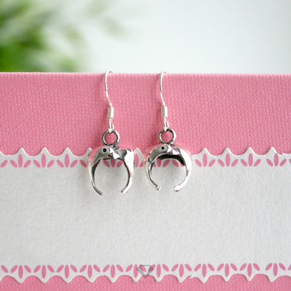 ต่างหูโลมาคู่รัก เป็น Set สองตัวต่อข้าง ต่างหูทรงห้อย