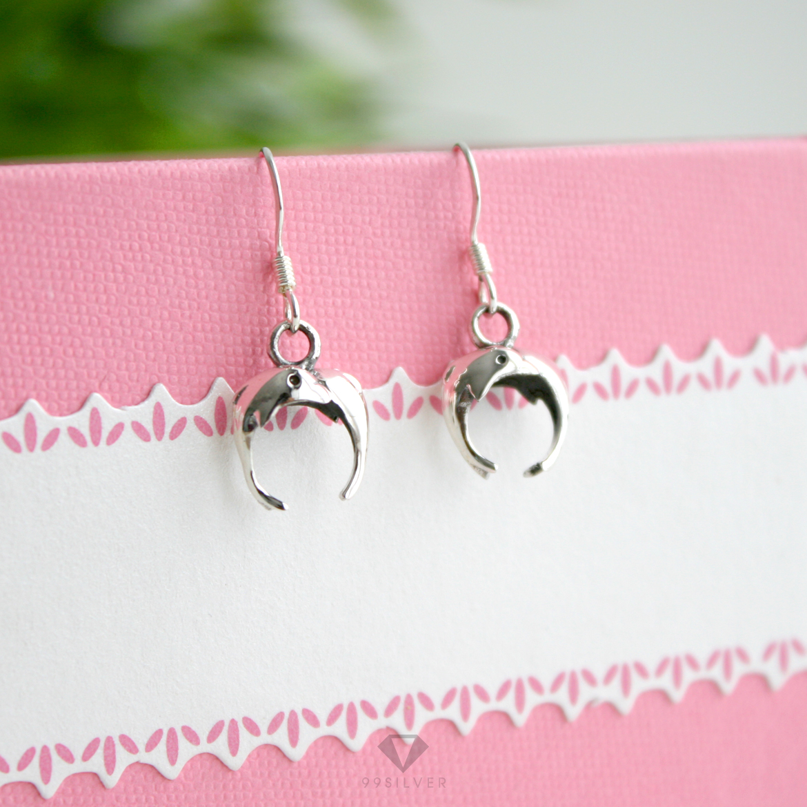 ต่างหูโลมาคู่รัก เป็น Set สองตัวต่อข้าง ต่างหูทรงห้อย