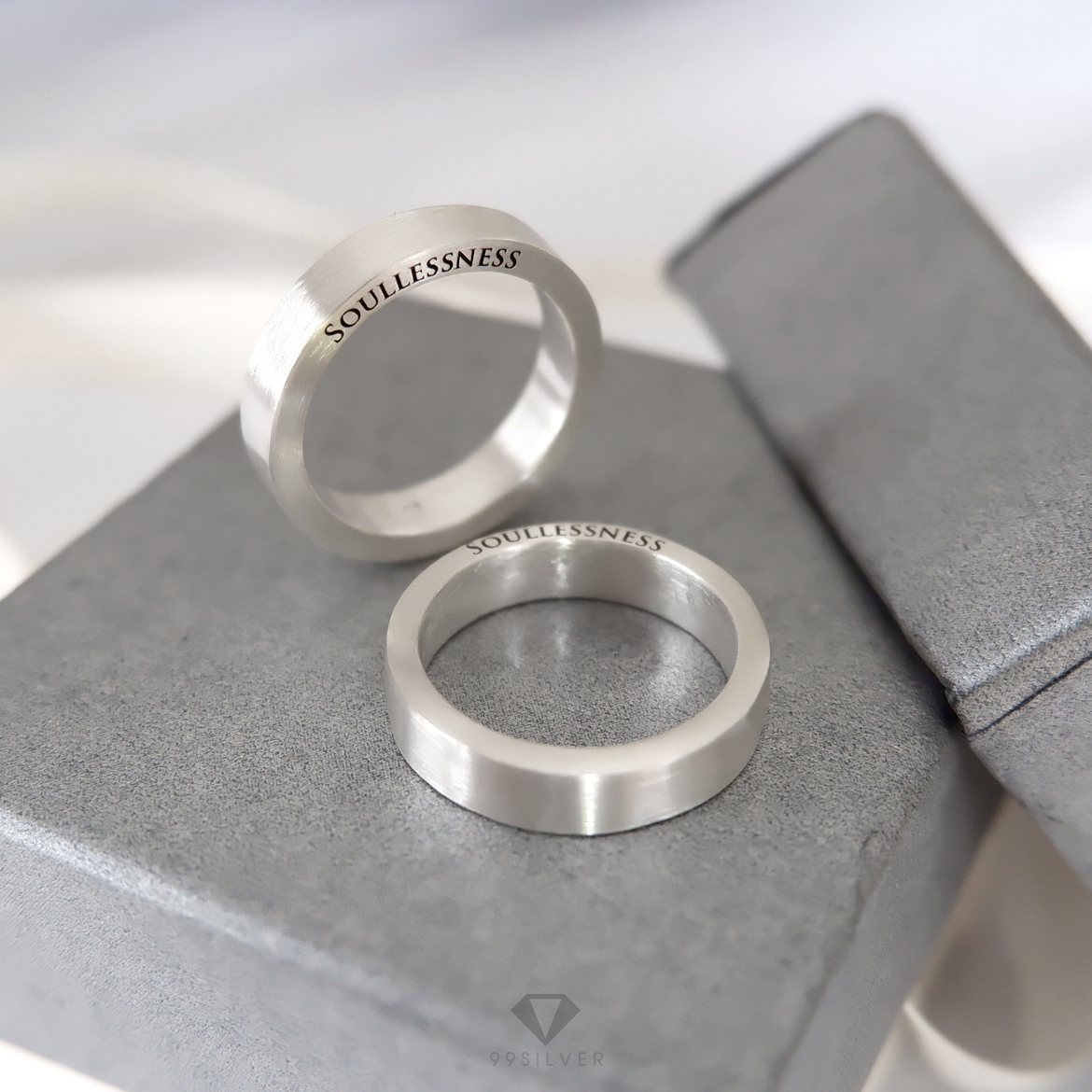 แหวน Silver Ring Edge อักษรสลักขอบแหวน ผิวด้านปัดแฮร์ไลน์