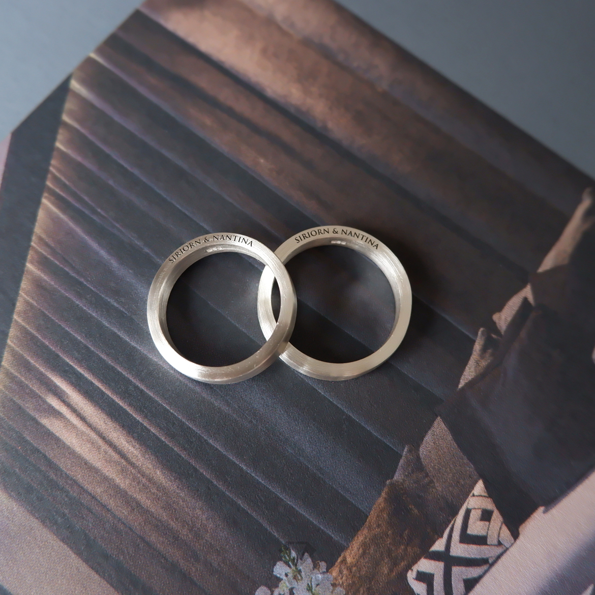 แหวน Silver Ring Edge อักษรสลักขอบแหวน ผิวด้านปัดแฮร์ไลน์