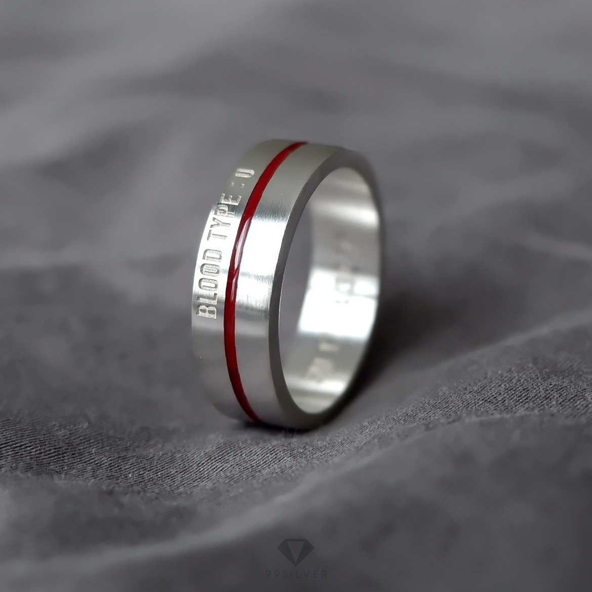 แหวน Red Cross line ลายเส้นตรงรอบวง บรรจบกัน ผิวด้านปัดแฮร์ไลน์ สลักอักษรได้