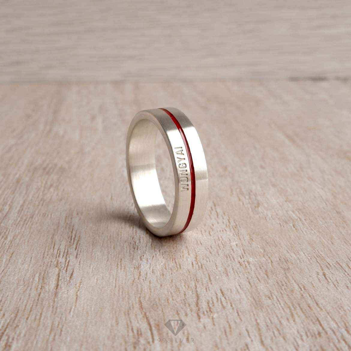 แหวน Red Cross line ลายเส้นตรงรอบวง บรรจบกัน ผิวด้านปัดแฮร์ไลน์ สลักอักษรได้