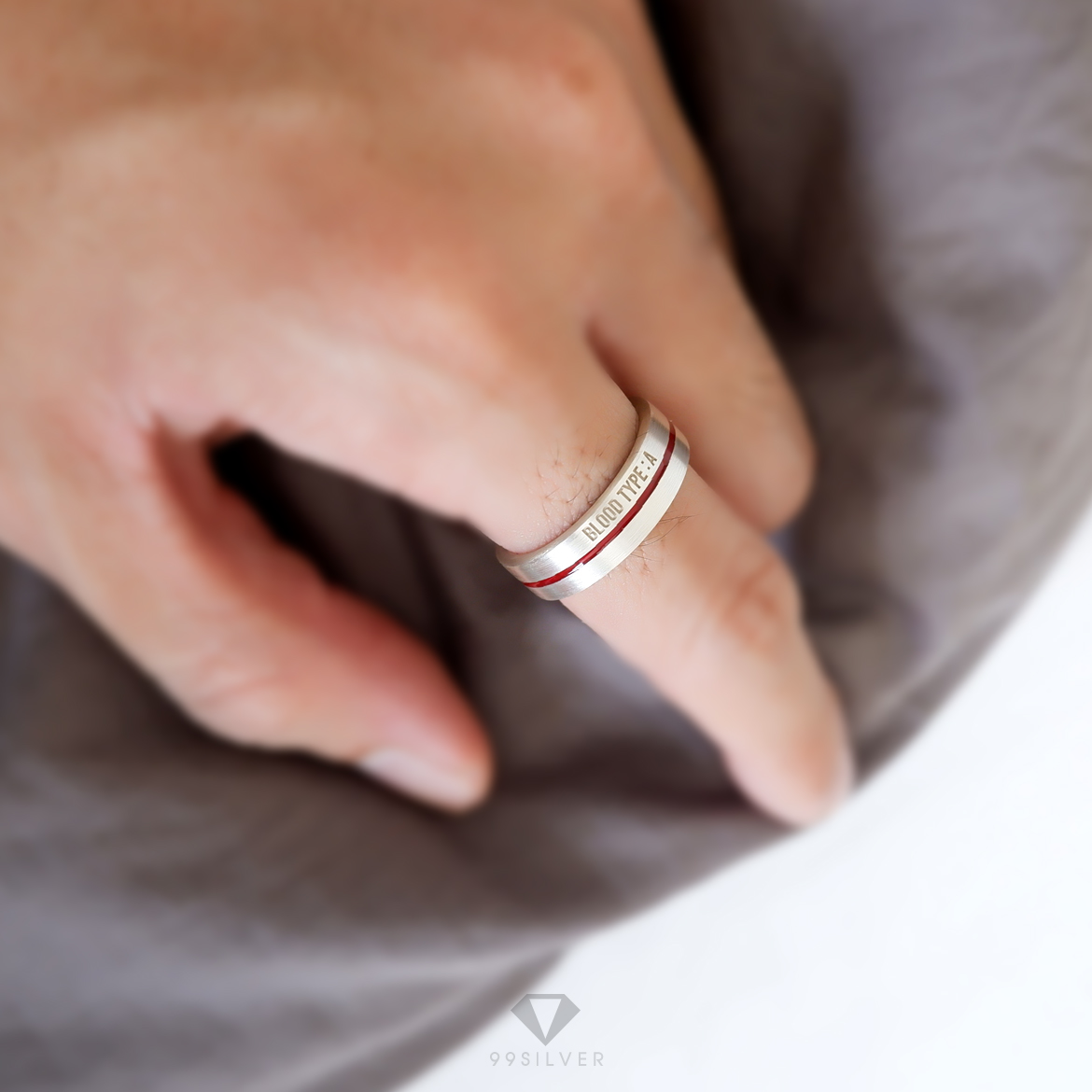 แหวน Red Cross line ลายเส้นตรงรอบวง บรรจบกัน ผิวด้านปัดแฮร์ไลน์ สลักอักษรได้