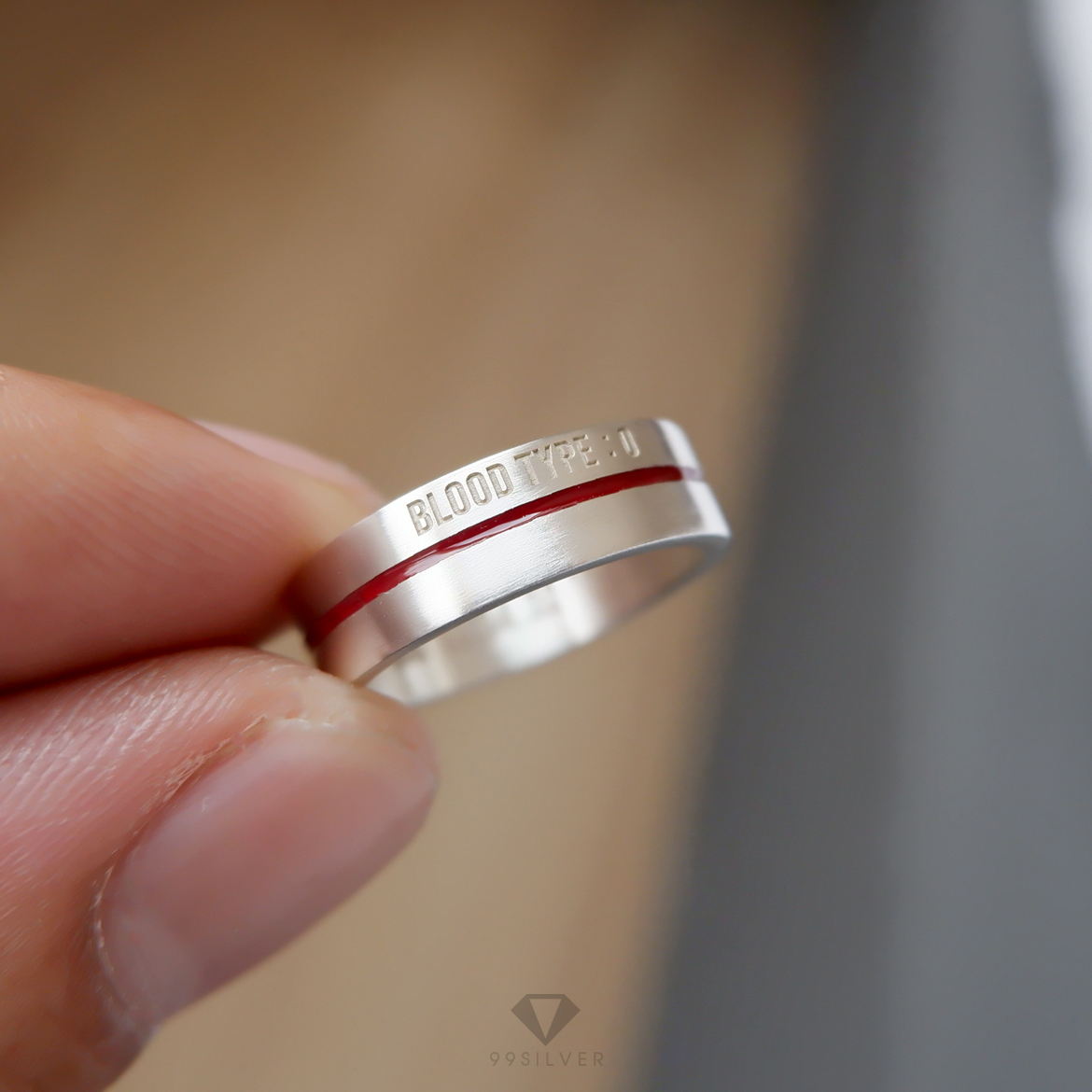 แหวน Red Cross line ลายเส้นตรงรอบวง บรรจบกัน ผิวด้านปัดแฮร์ไลน์ สลักอักษรได้