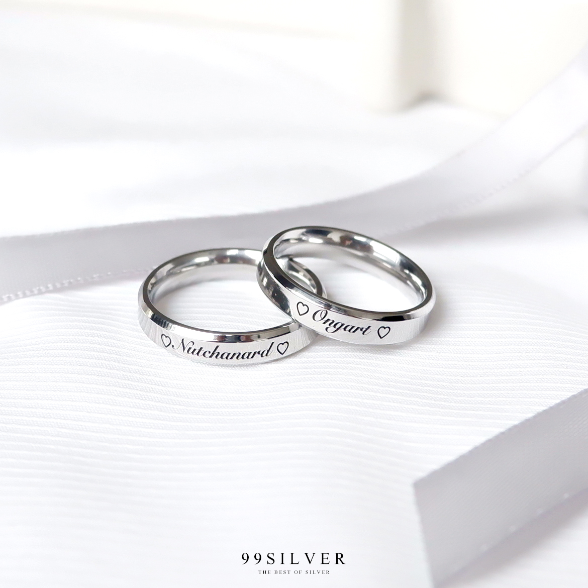 แหวนสแตนเลสแท้หน้ากว้าง 4 มิลลิเมตร ขอบลดมุมตัดสวยงาม ตัวเรือนสีเงินเงา