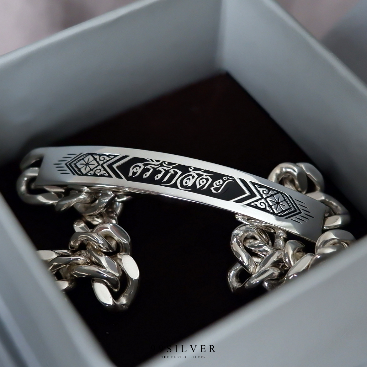 สร้อยข้อมือเงินแท้หน้าเลส  เป็นเลสข้อมือนามสกุล แกะลายไทย ขนาด 40x6 มิลลิเมตร