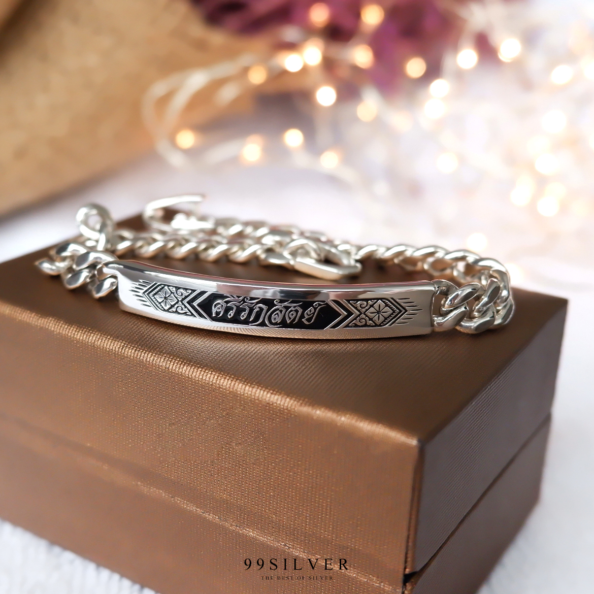 สร้อยข้อมือเงินแท้หน้าเลส  เป็นเลสข้อมือนามสกุล แกะลายไทย ขนาด 40x6 มิลลิเมตร