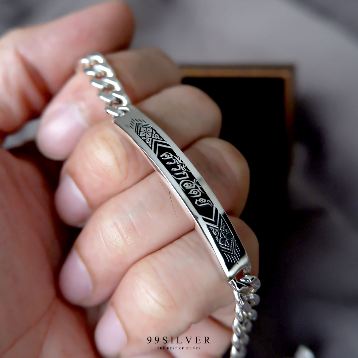 สร้อยข้อมือเงินแท้หน้าเลส  เป็นเลสข้อมือนามสกุล แกะลายไทย ขนาด 40x6 มิลลิเมตร