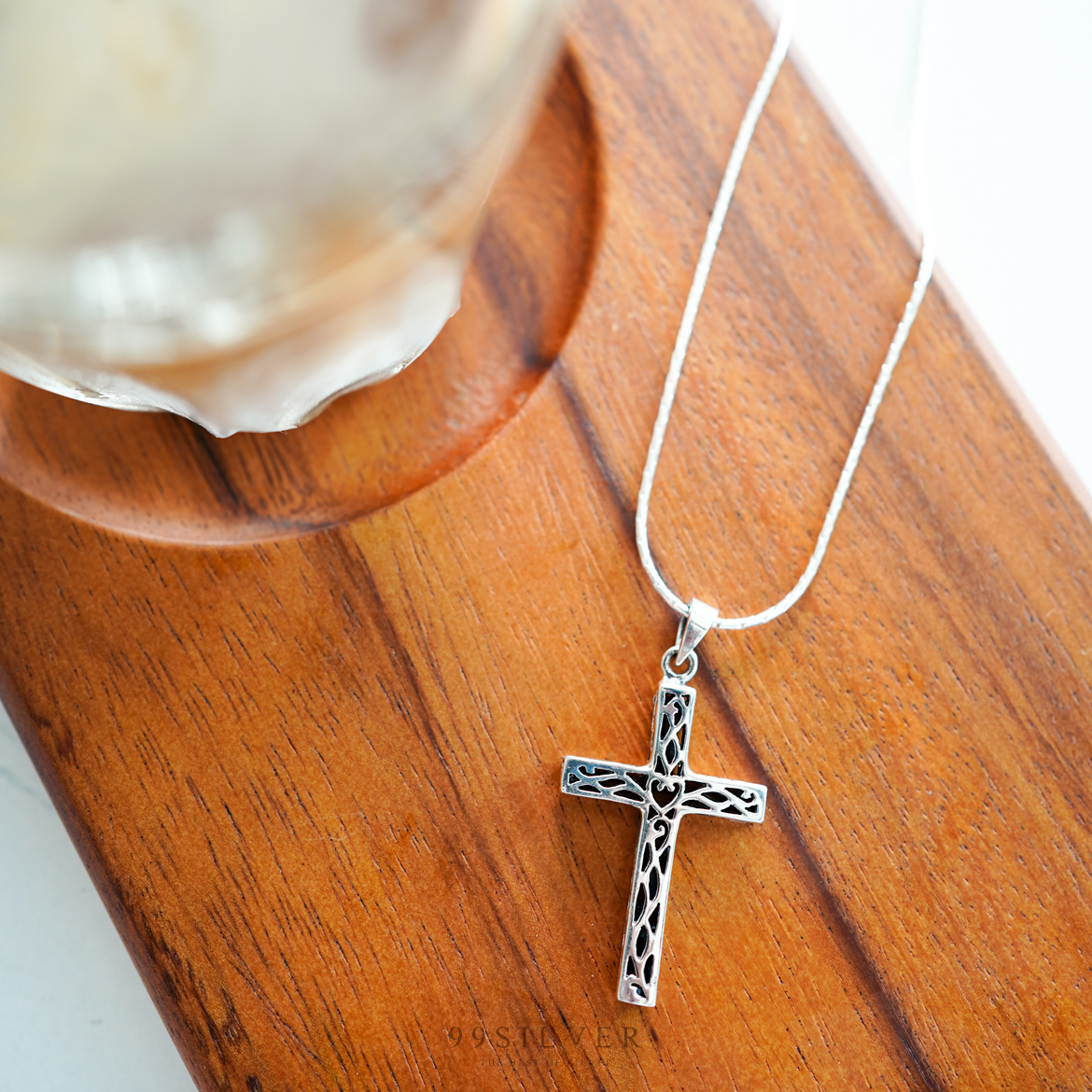 จี้ไม้กางเขน เจาะลายโปร่ง เรือนเงินแท้ทั้งชิ้น น้ำหนักกำลังดี