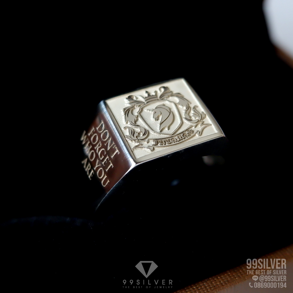 แหวนหน้าเหลี่ยม 11x11 มม. เนื้อตัน สามารถออกแบบ logo หรืออักษรได้อิสระ