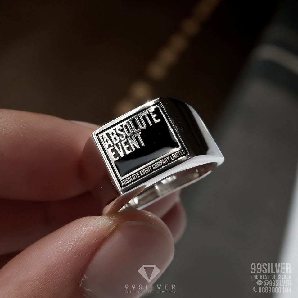 แหวนหน้าเหลี่ยม 11x11 มม. เนื้อตัน สามารถออกแบบ logo หรืออักษรได้อิสระ