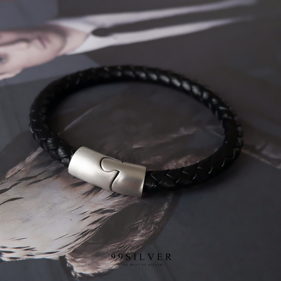 สายหนังข้อมือ หุ้มด้วยปลายสแตนเลสและฝังแม่เหล็กเป็นตัวล๊อค