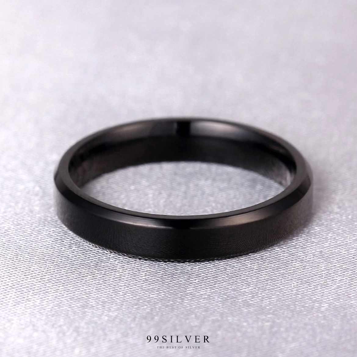 แหวนสแตนเลสแบล๊คไทเทเนี่ยมแท้หน้ากว้าง 4 มิล ขอบมุมตัดสวยงาม ตัวเรือนดำเงา