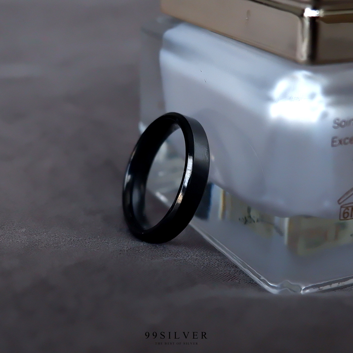 แหวนสแตนเลสแบล๊คไทเทเนี่ยมแท้หน้ากว้าง 4 มิล ขอบมุมตัดสวยงาม ตัวเรือนดำเงา