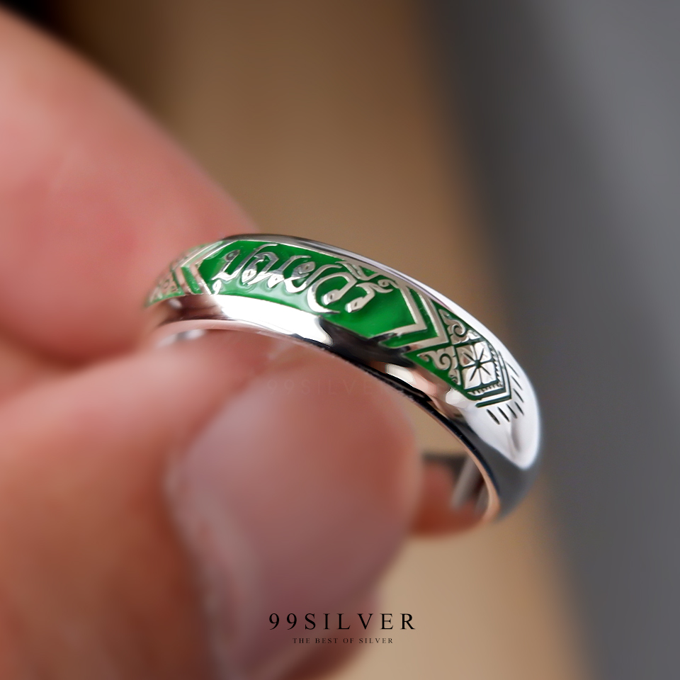 แหวนนามสกุลเงินแท้หน้ากว้าง 6 มิลลิเมตร ผิวโค้ง พื้นหลังพื้นหลังลงยา พร้อมแกะลายไทย