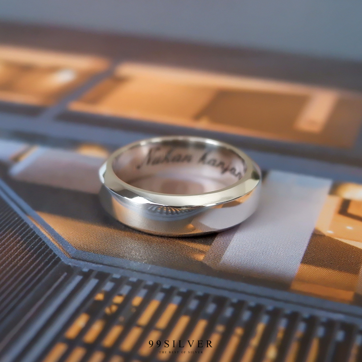 แหวนเงินแท้หน้าเรียบ 6 มิลลิเมตร ขอบลบมุม ตัดเฉียง เนื้อตัน