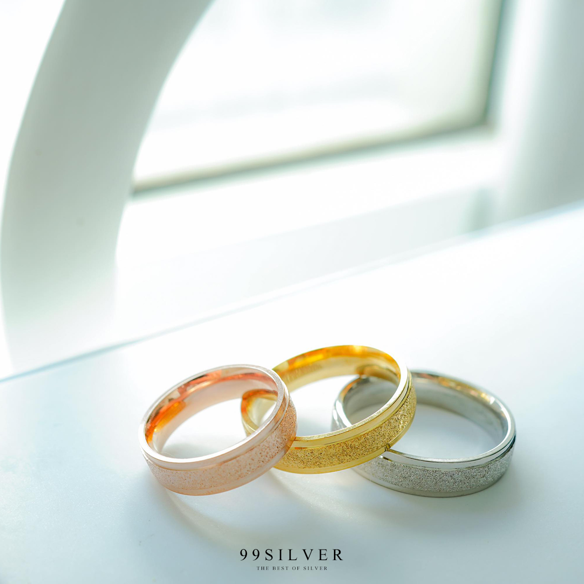 แหวนสแตนเลสแท้หน้ากว้าง 6 มิลลิเมตร ขอบละระดับ ผิวประกายกริตเตอร์