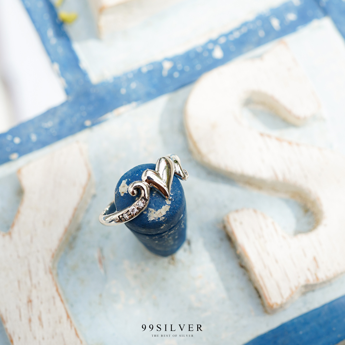 แหวนหัวใจประดับ CZ Swiss ข้างเรือน ตัวเรือนเงินแท้ผิวเงา ก้านแหวน 3 มิลลิเมตร