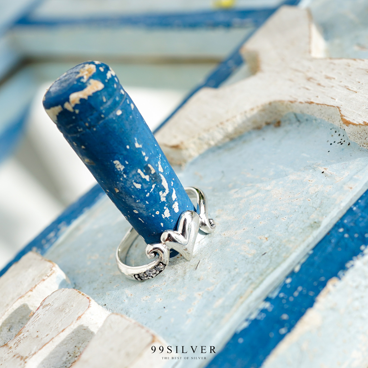 แหวนหัวใจประดับ CZ Swiss ข้างเรือน ตัวเรือนเงินแท้ผิวเงา ก้านแหวน 3 มิลลิเมตร