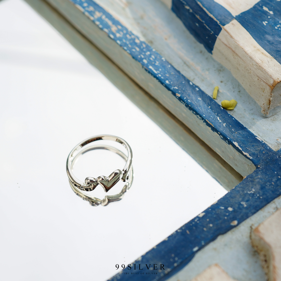 แหวนหัวใจประดับ CZ Swiss ข้างเรือน ตัวเรือนเงินแท้ผิวเงา ก้านแหวน 3 มิลลิเมตร