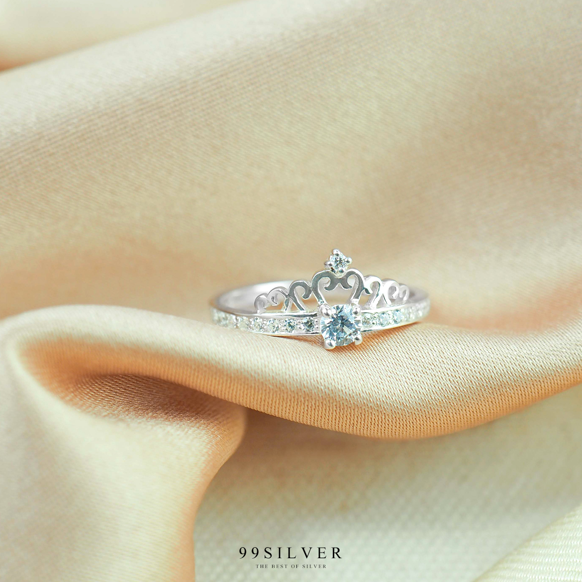 แหวนมงกุฎเจ้าหญิง ประดับเพชรยอด 1 เม็ดพร้อมเพชรเม็ดเล็กที่ก้านแหวน น่ารักสวยงาม