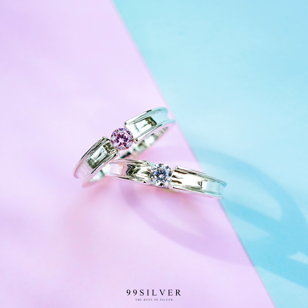 แหวนเงินแท้ตัวเรือนยกขอบกว้าง 3-4 มิลลิเมตร ฝังเพชร 1 เม็ด ทรงกลม 