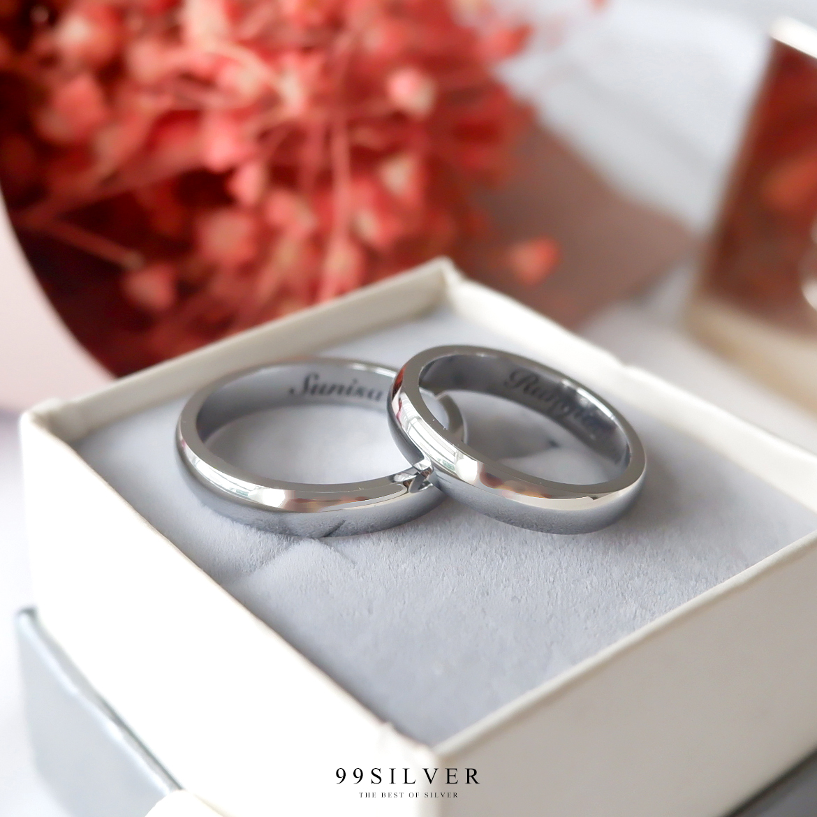 แหวนสแตนเลสแท้หน้ากว้าง 4 มิลลิเมตร ผิวเงาทรงโค้ง สลักอักษรสีดำ