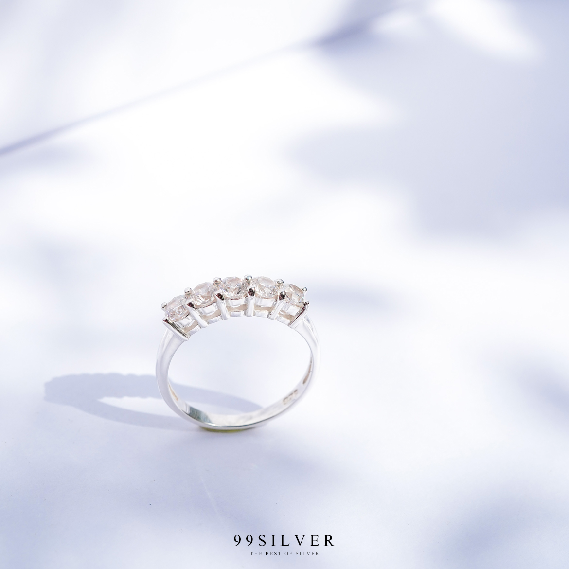 แหวนเงินแท้ ประดับเพชร CZ Swiss แท้ขนาด 3.5 มิลลิเมตร 5 เม็ดชู