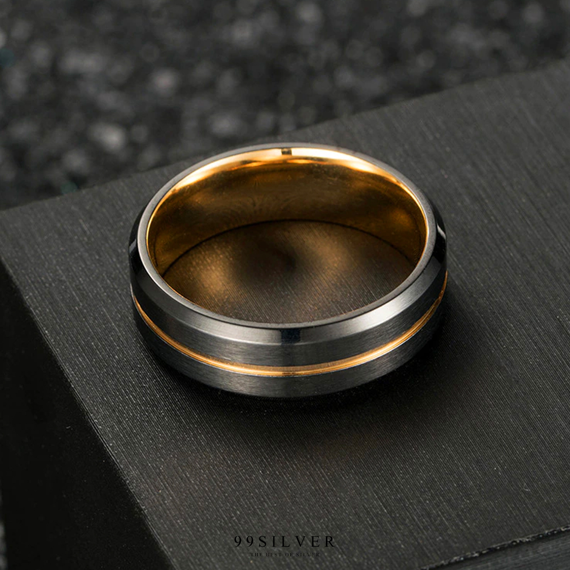 แหวนสแตนเลส Gold Black ไทเทเนี่ยม หน้ากว้าง 7 มิล ผิวเรียบปัดด้านแฮร์ไลน์