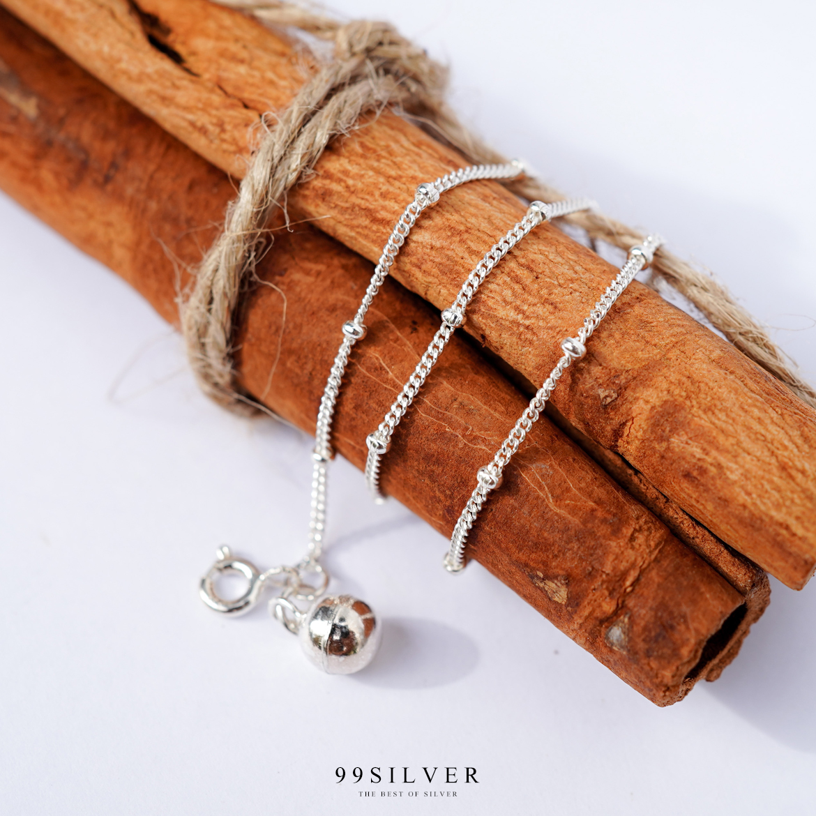 สร้อยข้อเท้าเงินประดับเม็ดกลมจิ๋ว เรียบๆน่ารัก ปลายสร้อยประดับกระดิ่ง กระดิ่งมีเสียงเล็กน้อยกำลังน่ารัก