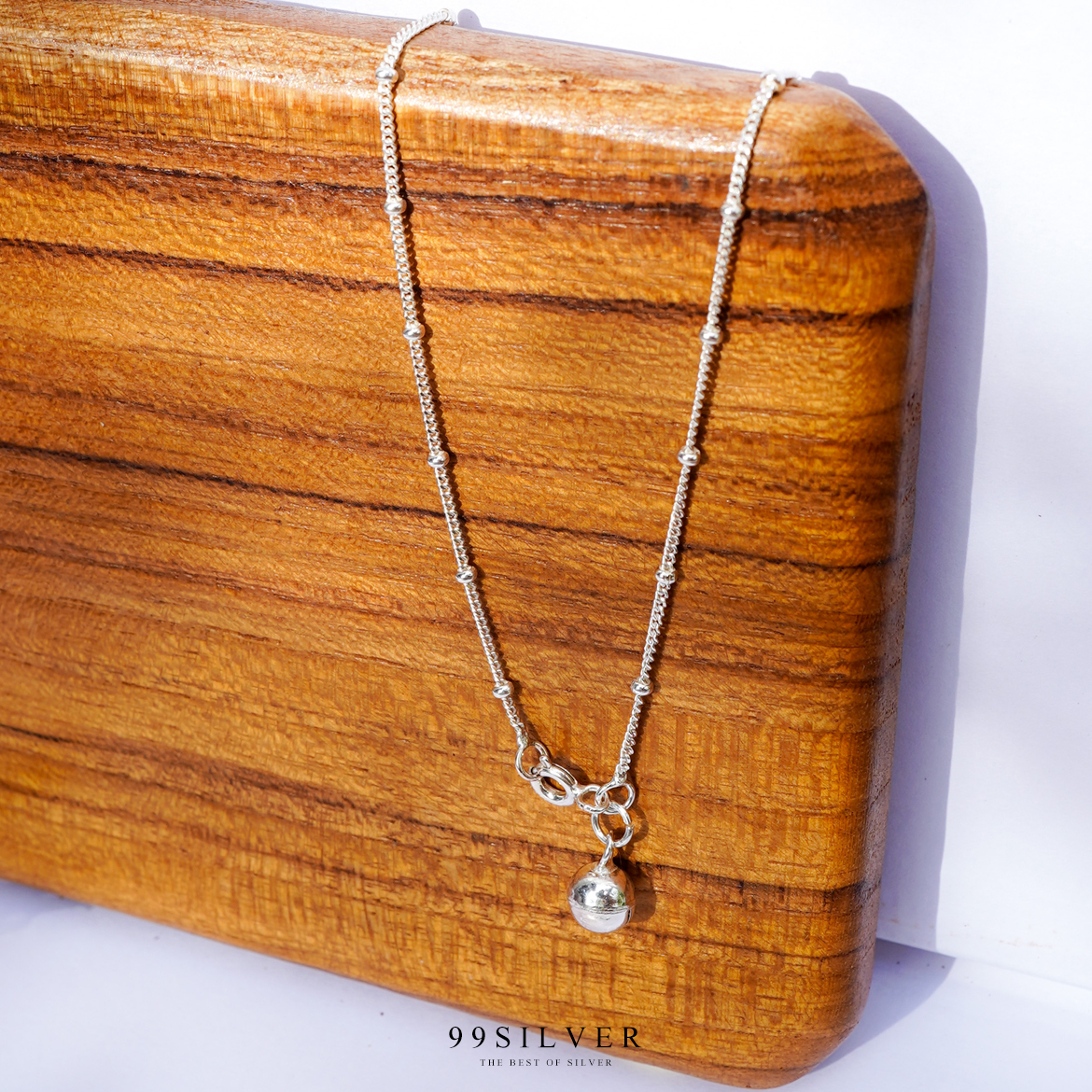 สร้อยข้อเท้าเงินประดับเม็ดกลมจิ๋ว เรียบๆน่ารัก ปลายสร้อยประดับกระดิ่ง กระดิ่งมีเสียงเล็กน้อยกำลังน่ารัก