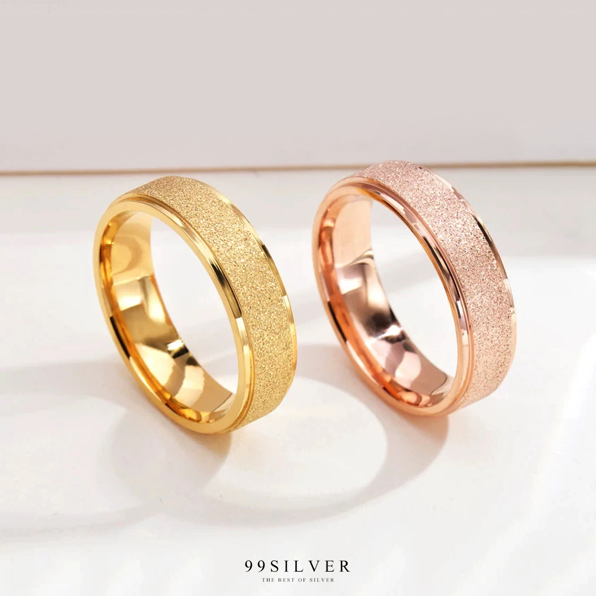 แหวนสแตนเลสแท้หน้ากว้าง 6 มิลลิเมตร ขอบละระดับ ผิวประกายกริตเตอร์