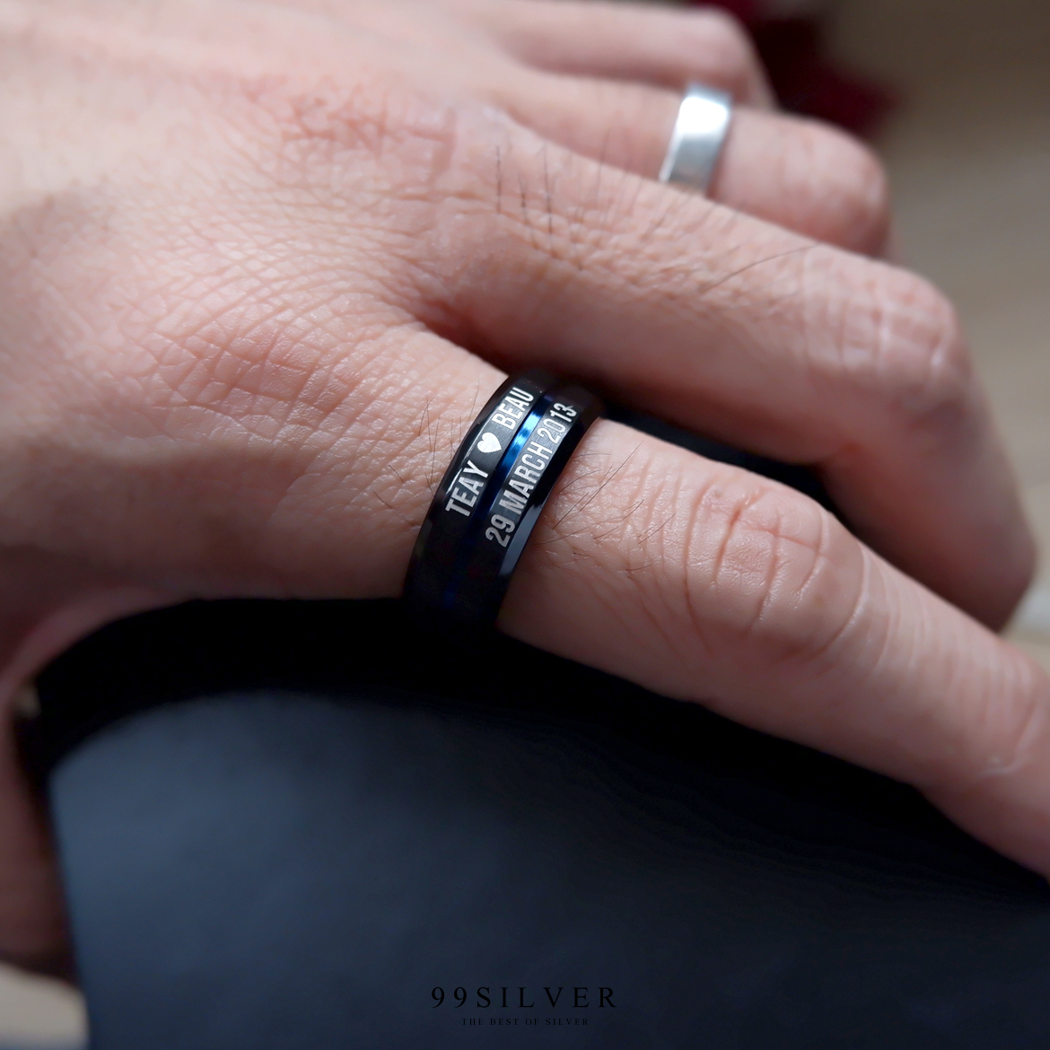 แหวนสแตนเลส Blue Black ไทเทเนี่ยม หน้ากว้าง 6 มิล ผิวเรียบปัดด้านแฮร์ไลน์