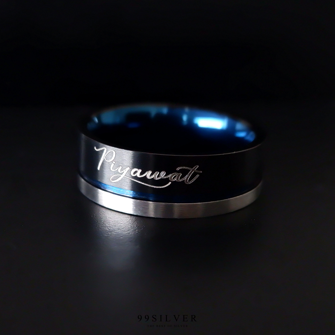 แหวนไทเทเนี่ยม รมดำครึ่งวง และ Spot ด้วย Blue Titanium ด้านใน