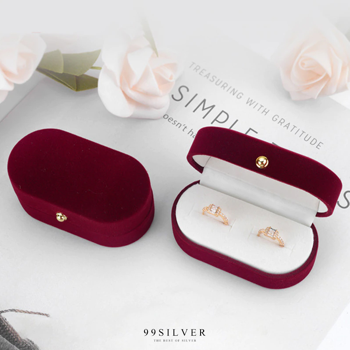 กล่องใส่แหวนกำมะหยี่สีแดงทรงโค้งยาว ฝาแข็ง ใส่แหวนได้ 2 วงเรียบหรูคลาสสิค