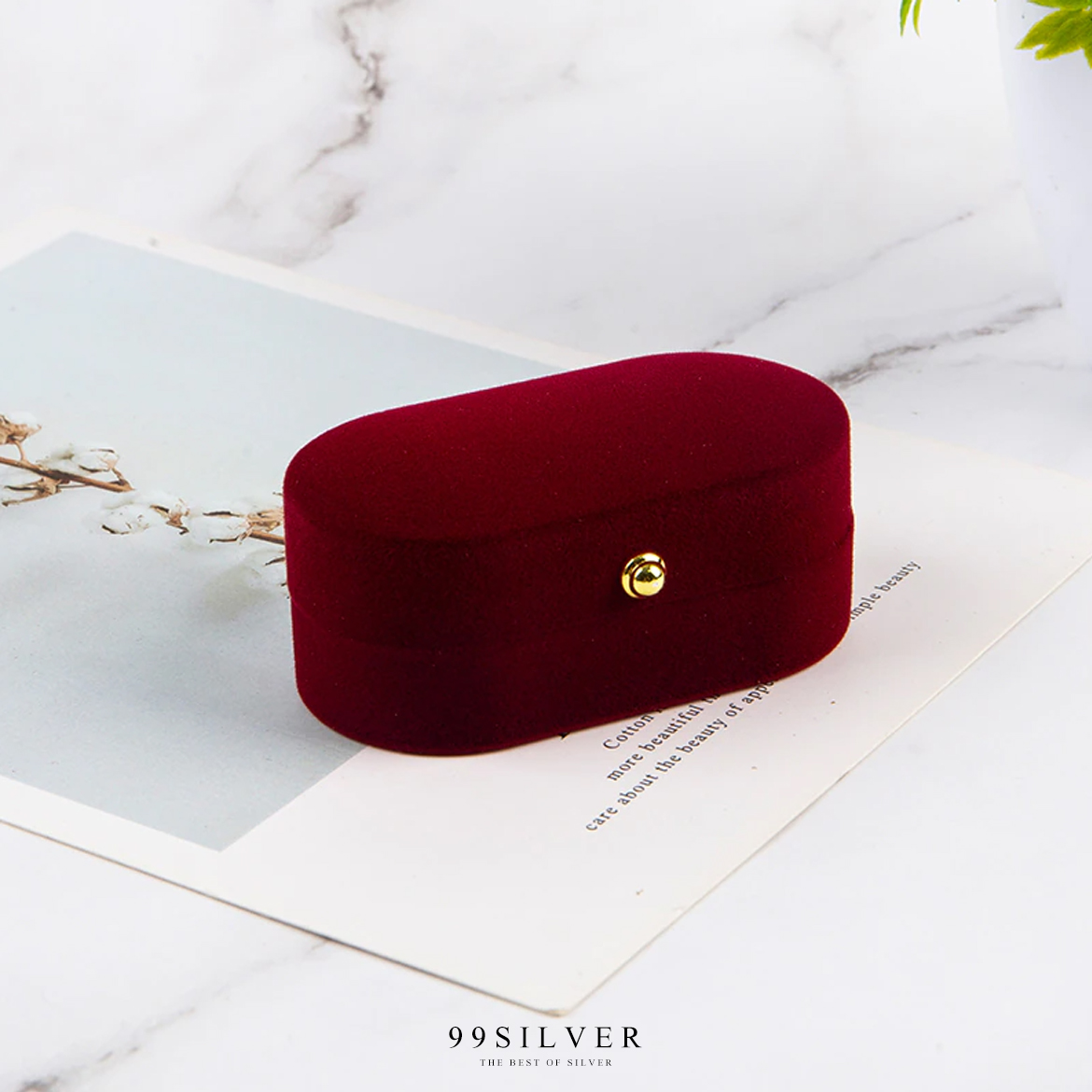 กล่องใส่แหวนกำมะหยี่สีแดงทรงโค้งยาว ฝาแข็ง ใส่แหวนได้ 2 วงเรียบหรูคลาสสิค